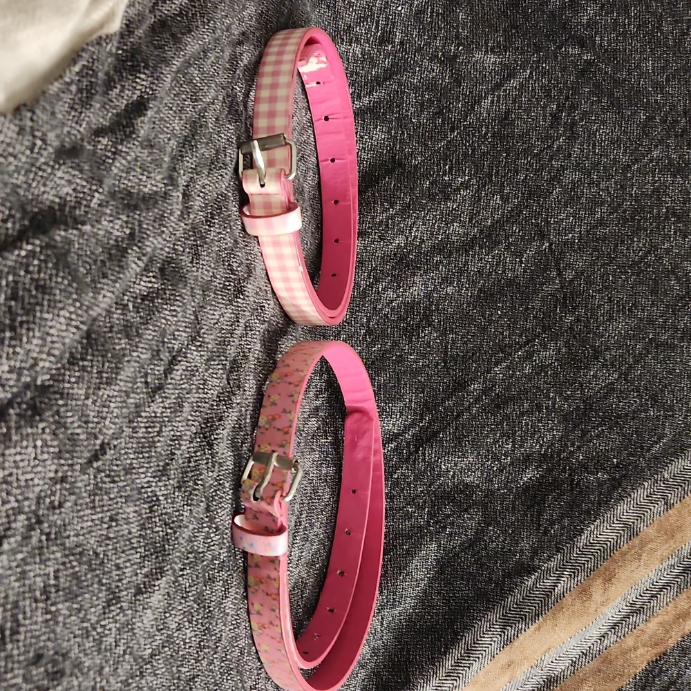 4 used belts printed pink and solid black